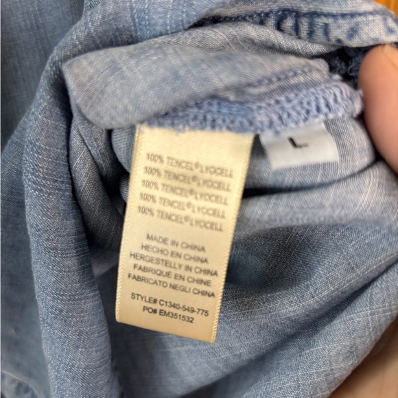 Anthropologie Cloth & Stone Light Blue Chambray Pintuck Shirt - Picture 4 of 6